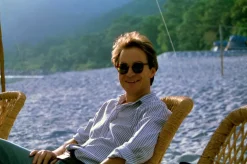 Canon EOS 750 Fully Auto SLR 35mm Film Camera with 35mm-105mm Zoom Lens