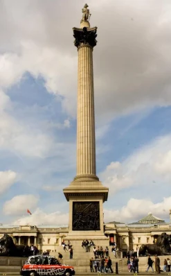 Ensinor Auto Zoom 80-200mm f/5.5 Camera Lens