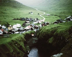 Mamiya 7 With 80mm F4 Lens. 6X7 Medium Format Film Camera