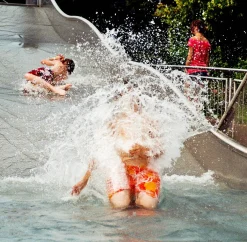 Minolta Dynax 5 Automatic 35mm SLR Film Camera w/ Auto Zoom Lens