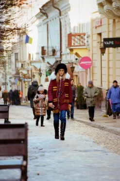 Minolta Dynax 404si Automatic SLR 35mm Film Camera with Auto Zoom Lens