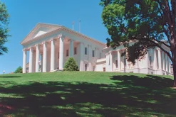 Minolta Dynax SPxi Automatic 35mm SLR Film Camera w/ Auto Zoom Lens