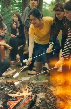 Minolta Maxxum 7000i Automatic SLR 35mm Film Camera with Minolta AF 35mm-105mm Zoom Lens