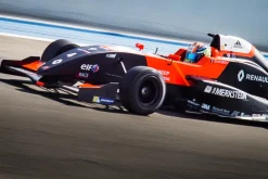 Olympus E.Zuiko 135mm f/3.5 Camera Lens