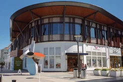 Optomax 135mm f/3.5 Camera Lens