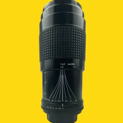 Pentacon Macro 70-210mm f/4-f/5.6 Lens