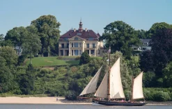 Tokina RMC 135mm f/2.8 Camera Lens